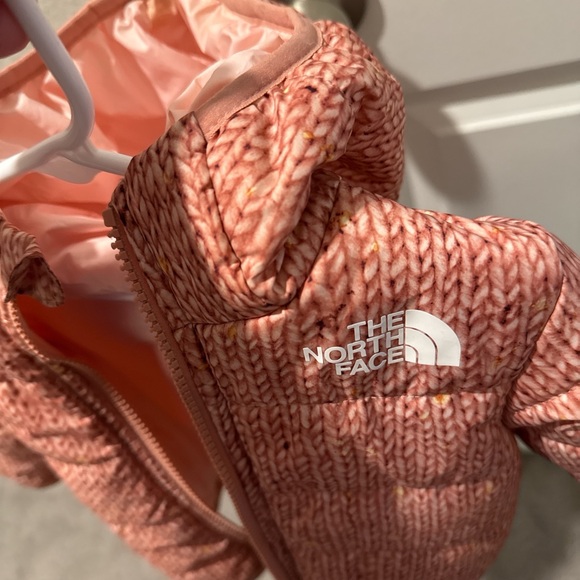 The North Face Pink Puffer Jacket for baby girl size 12m - Picture 2 of 4